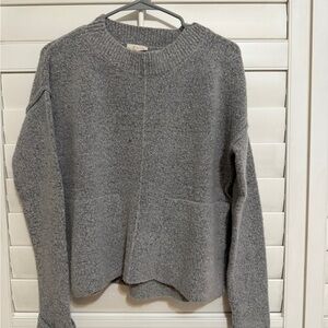 Elegant Gray Women's Crew Neck Sweater